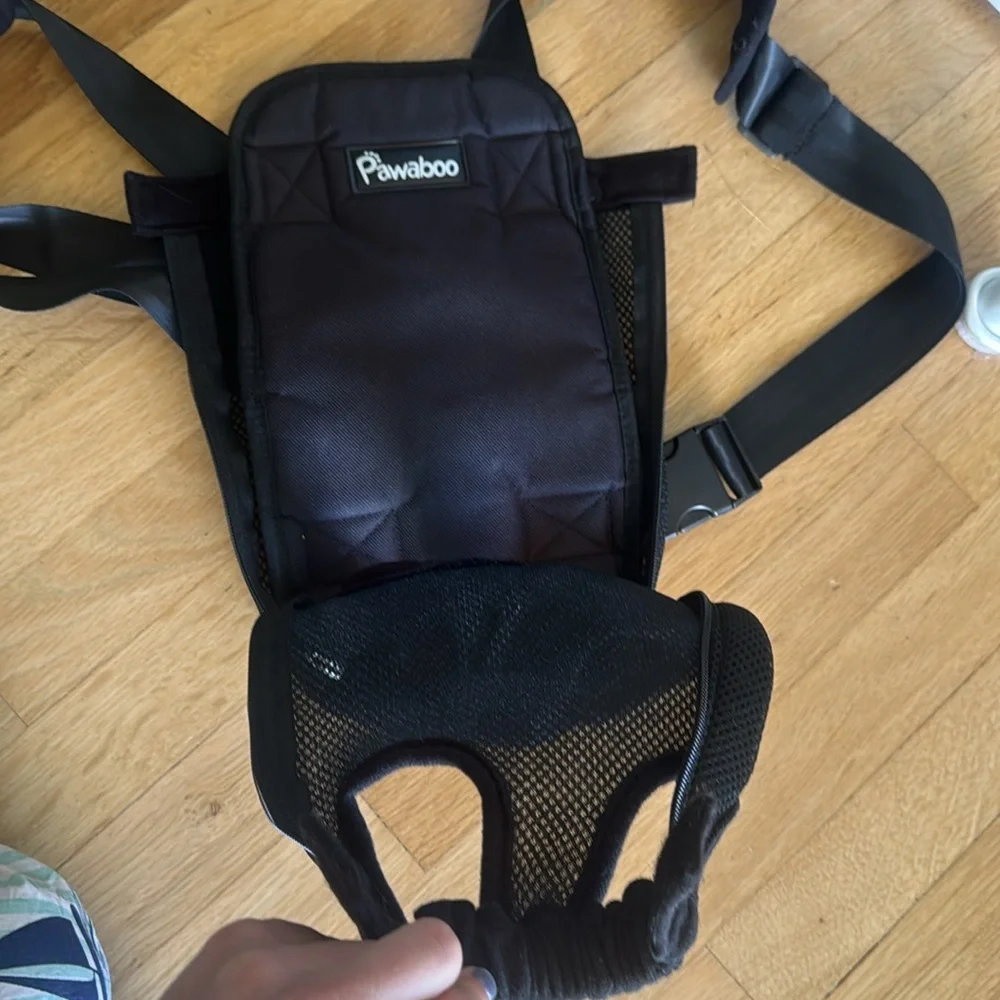 Paw-a-Boo Pet Carrier. Like New Condition. Size Medium